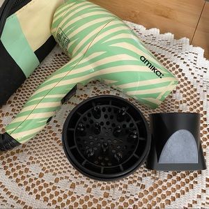 Amika mini iconic hair dryer